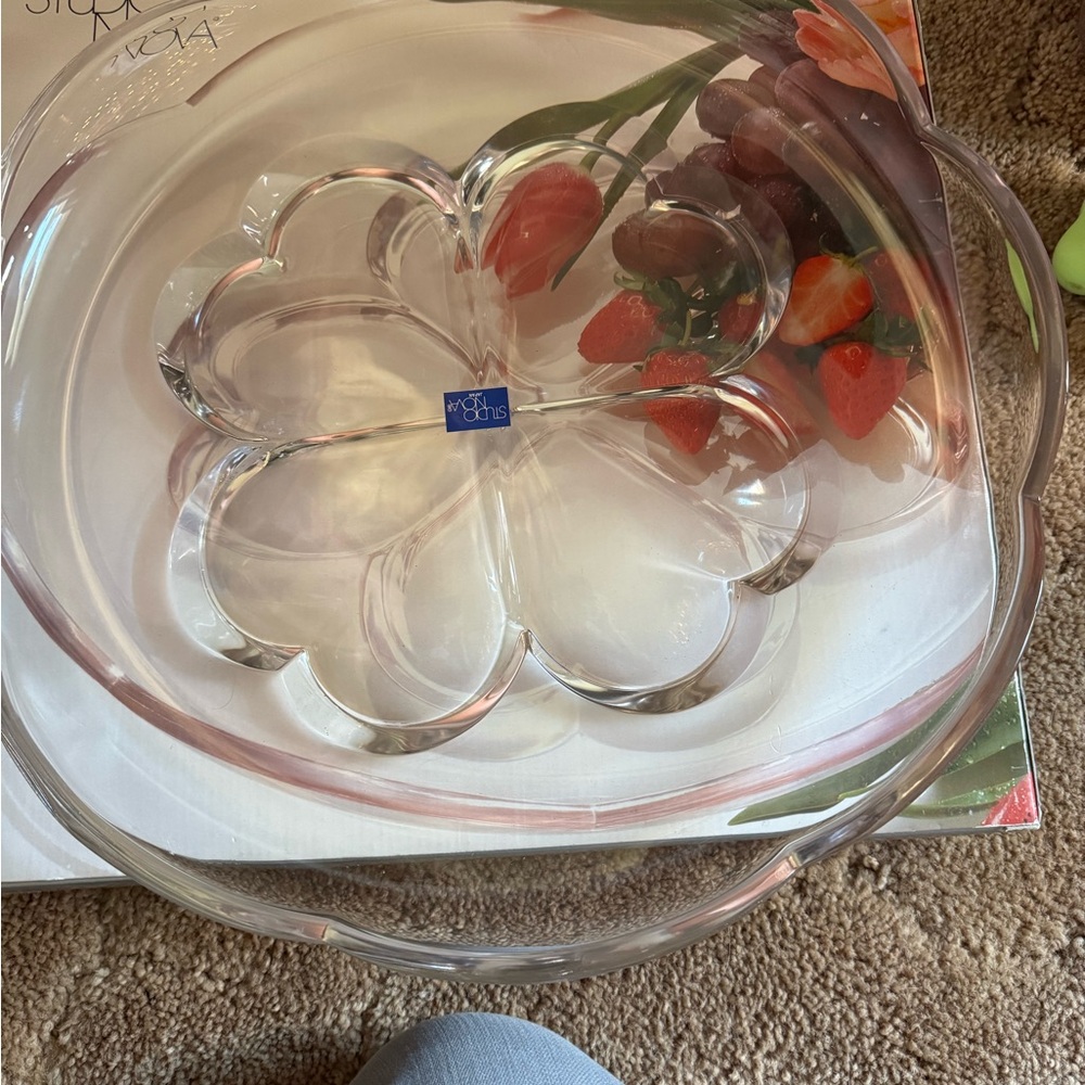 New never used. Platter for serving
